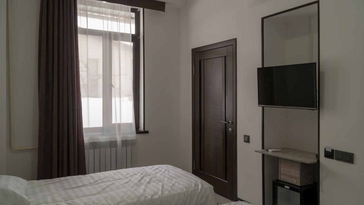Гостевой дом Home Guest Residence Бишкек Экстерьер фото
