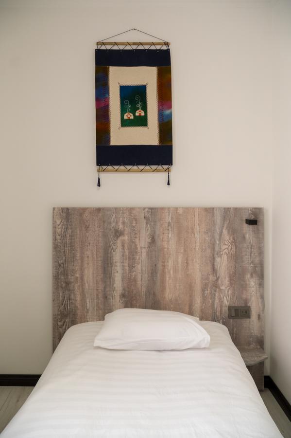 Гостевой дом Home Guest Residence Бишкек Экстерьер фото