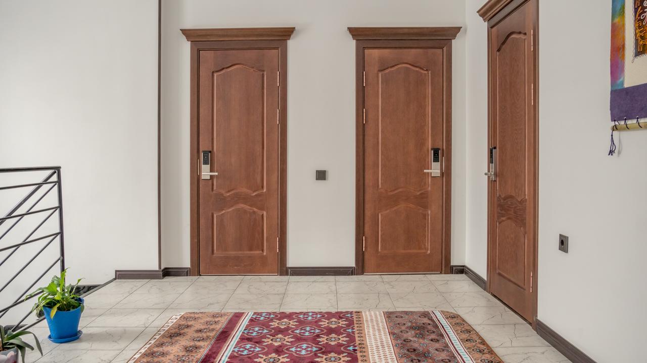Гостевой дом Home Guest Residence Бишкек Экстерьер фото