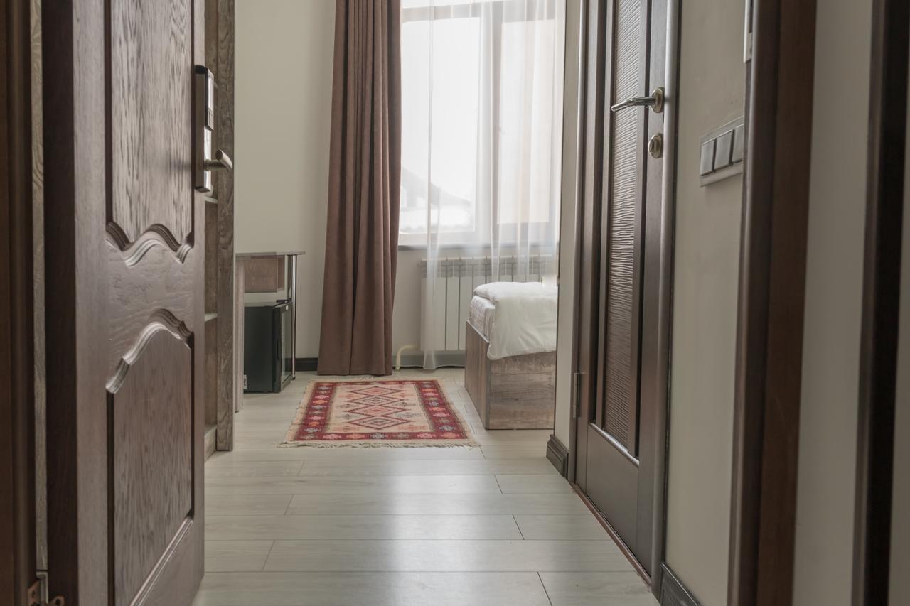 Гостевой дом Home Guest Residence Бишкек Экстерьер фото