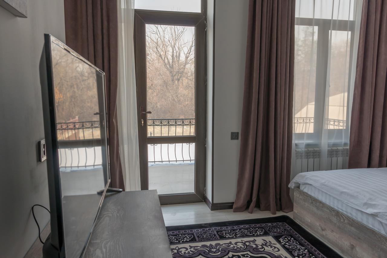 Гостевой дом Home Guest Residence Бишкек Экстерьер фото